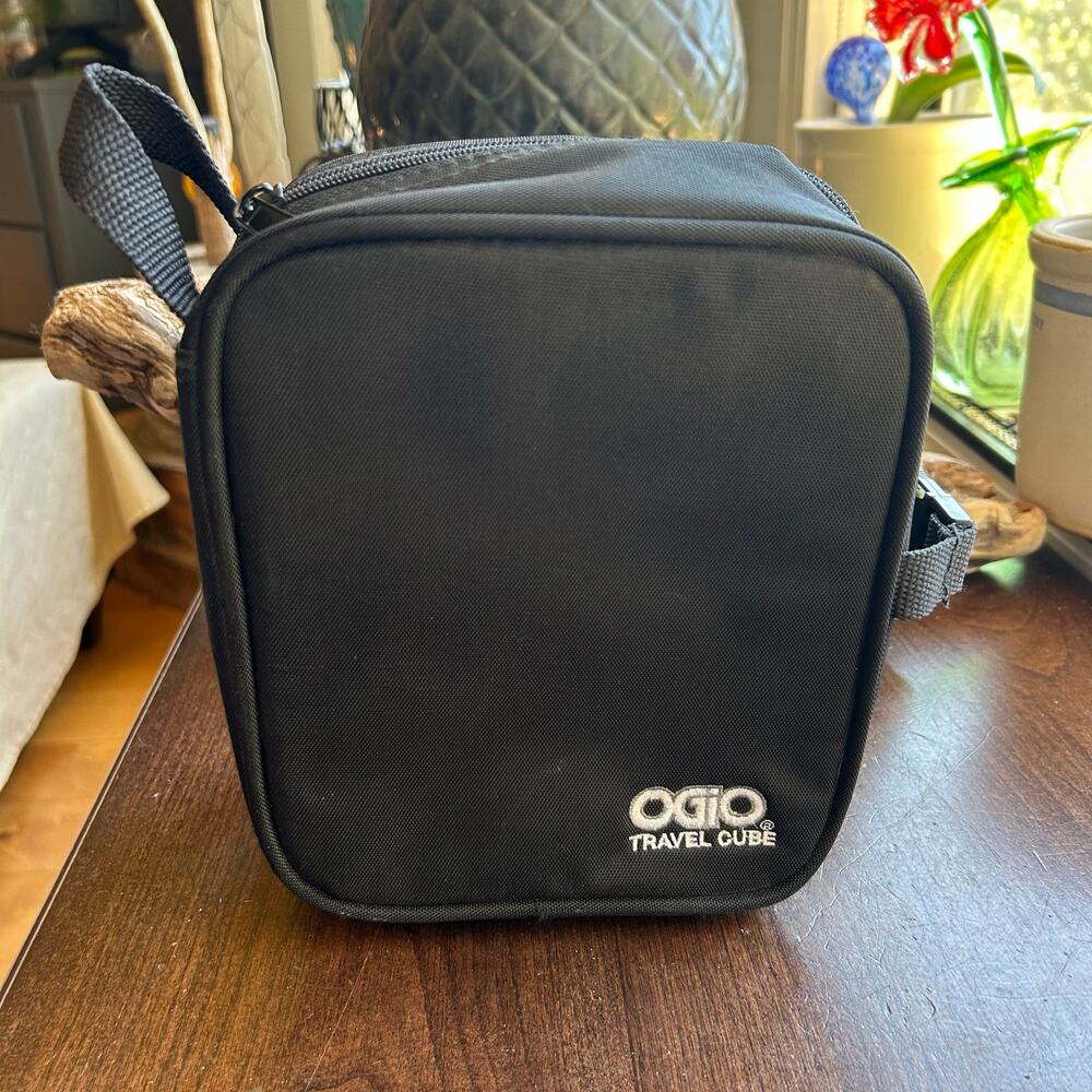 OGIO Travel Cube Double Toiletries Vanity Case Dopp Kit Multi Pocket Black